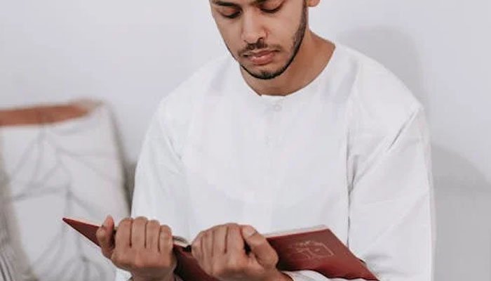 Perbedaan Surat Makkiyah dan Madaniyah, Surah Al Fatihah, Keutamaan Surah Ar-Rahman, Keutamaan Membaca Quran, Hukum Membaca Quran dengan Suara Keras, Macam Hafizh, Hukum Kentut Ketika Membaca Al-Quran, Efek Baca Al-Quran, Cara yang Dilakukan Rasul dan Sahabat ketika Badan Letih dan Jenuh, Surah Al-Fatihah, Mukjizat Surah Al-Fatihah, Istirahat, Ibadah