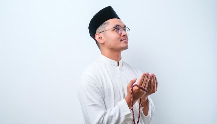 Cara Agar Terhindar dari Pikiran Kotor, Hukum Berdoa Agar Panjang Umur, Syarat Terkabulnya Doa, Berdoa, Dzikir, Cara Berbakti pada Orangtua yang Sudah Wafat, Keutamaan Mendoakan dari Kejauhan, Amal Penghapus Dosa, Manisnya Iman, Hukum Tahlilan, Penghalang Doa pada Allah, Aamiin, Dzikir